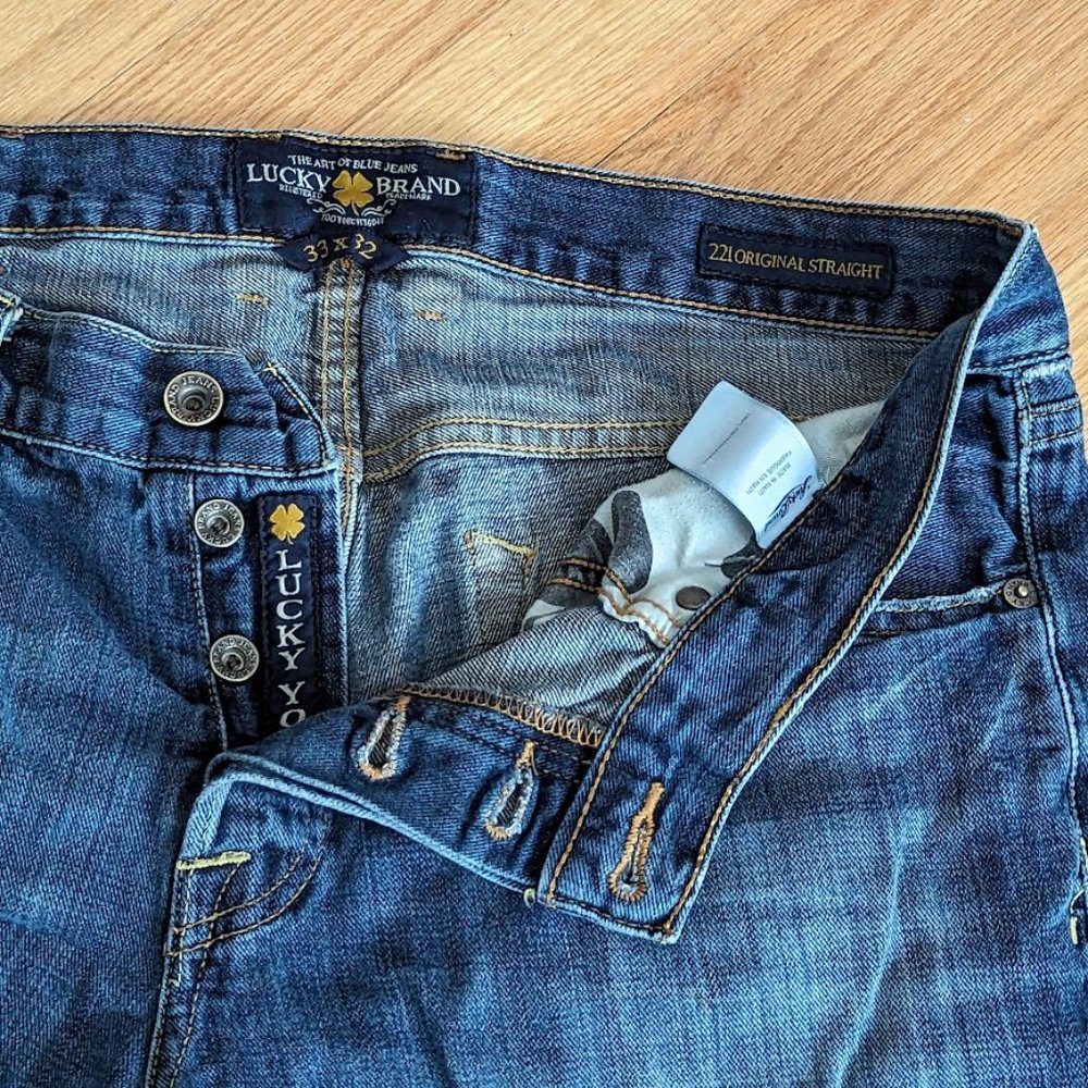 Lucky Brand Mens 221 Original Straight Jeans Size 33 x 32 Button Fly Denim